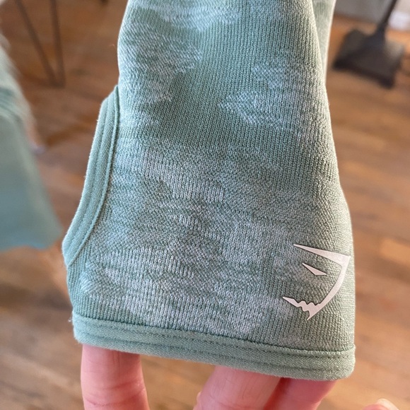 Gymshark Adapt Crop Top Sage Camo Shirt Seamless Women's Size Small - Picture 6 of 6